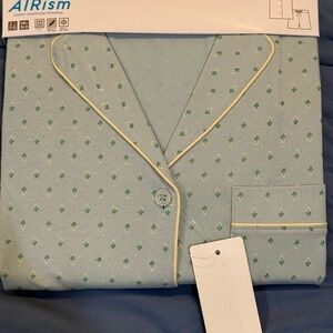 Uniqlo Blue Pajama Set with Green Accents Size Medium